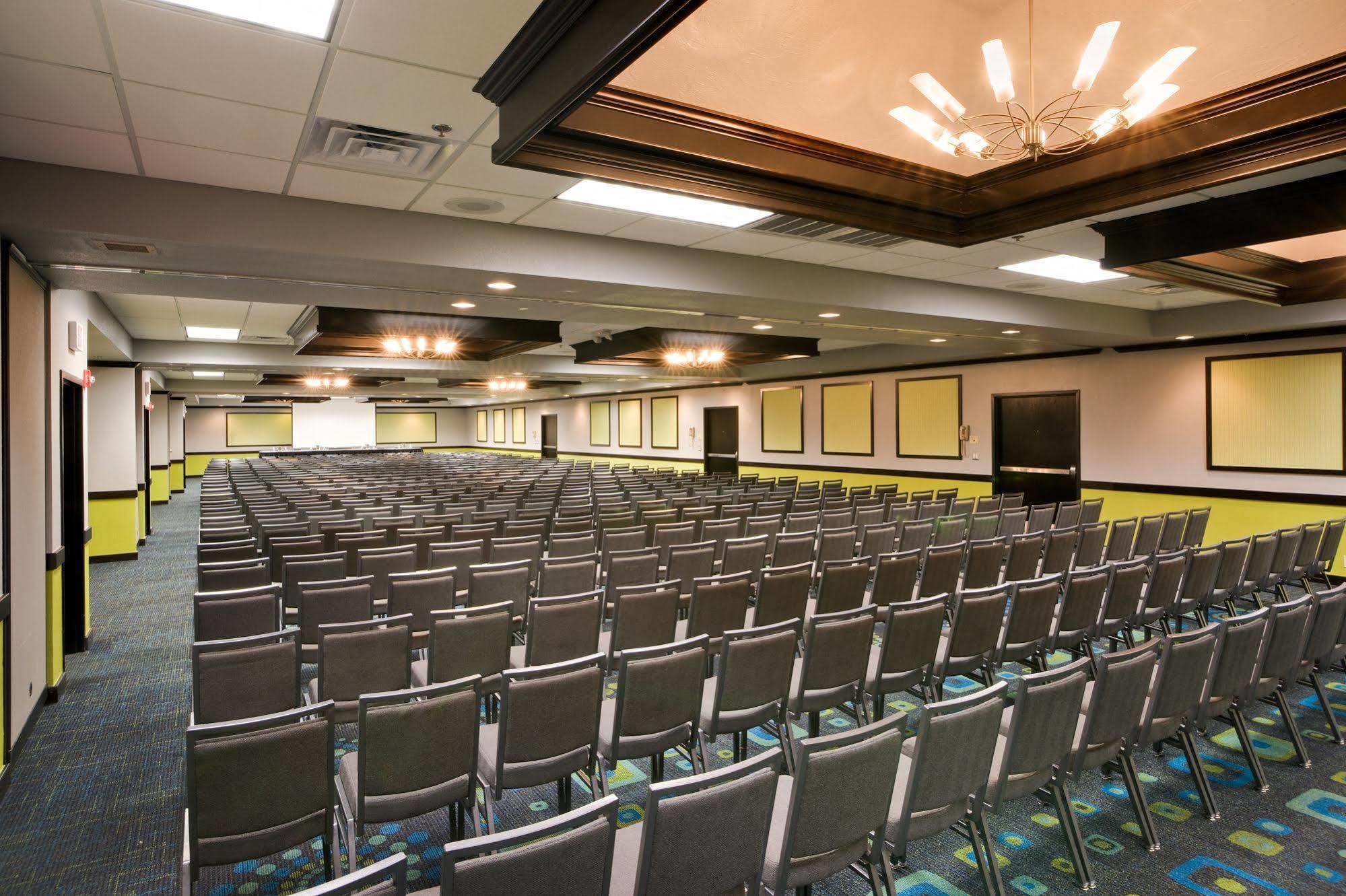 Wyndham Garden Oklahoma City Resort & Conference Hotel Near Airport, Fairgrounds Paycom & I40 Tiện nghi bức ảnh